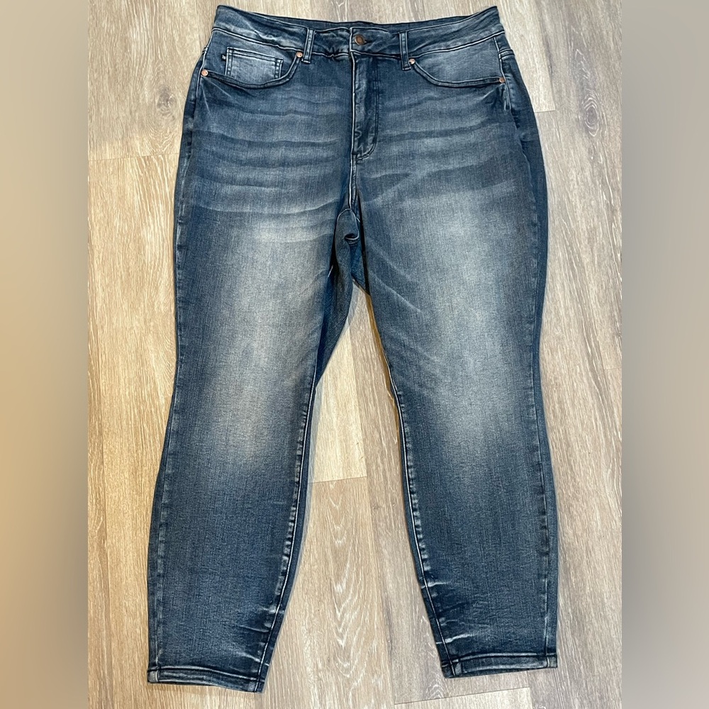 Judy Blues 18W